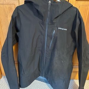 Patagonia Men’s Medium Gore Tex Jacket